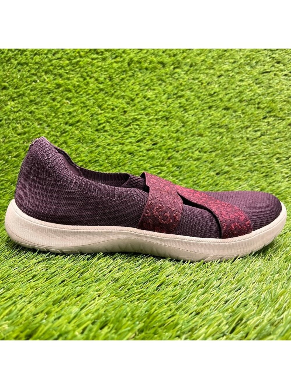 Clarks Adella Stride Cloudsteppers Womens Size 8 Burgundy Comfort Shoes Sneakers